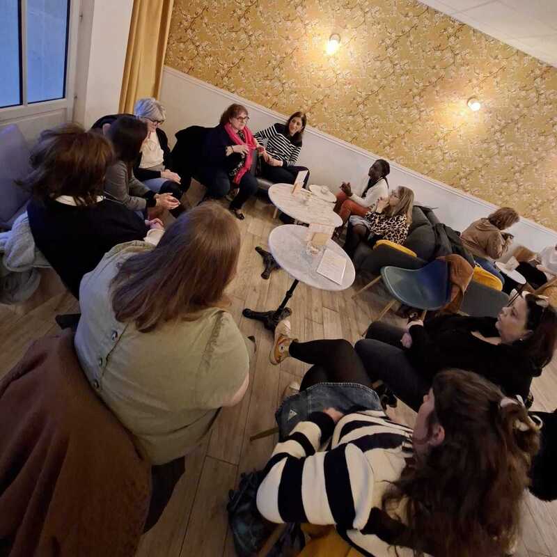 Pause grignotte après la visite de La Chocolaterie de La Rochefoucauld - EAF 16